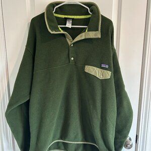 Patagonia Men's Lightweight Synchilla Snap Fleece Pullover in Dark Green